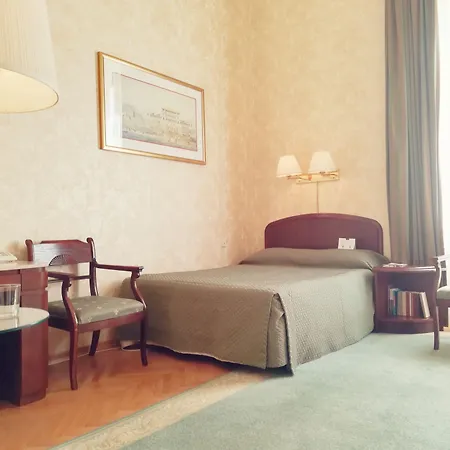 Grand 5* Краков